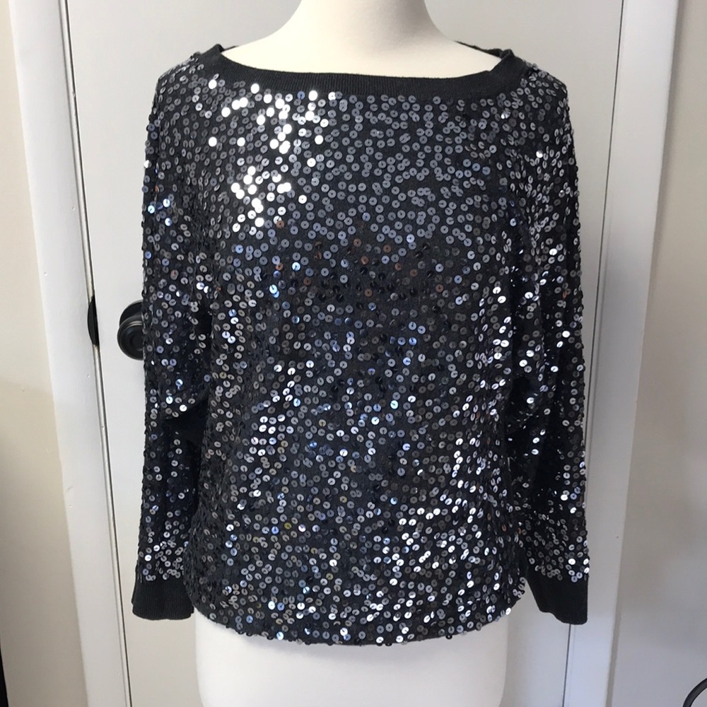 Grey sequins top. XL